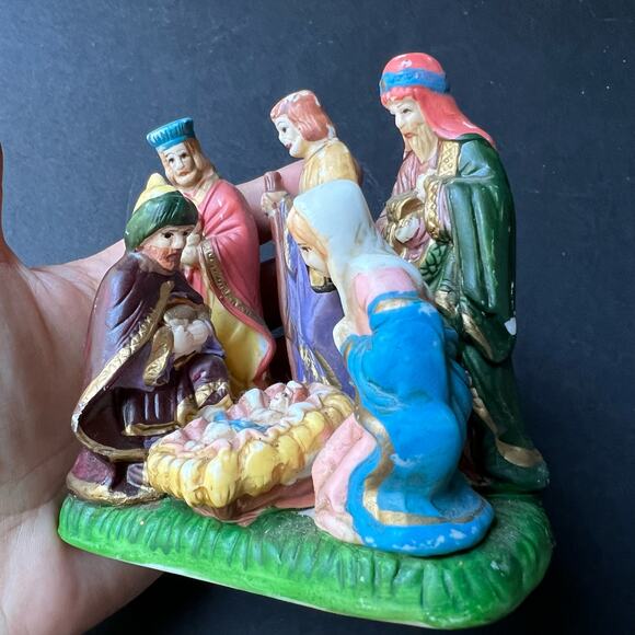 Vintage International Bazaar Ceramic Nativity Set #44156224WG - Picture 10 of 13